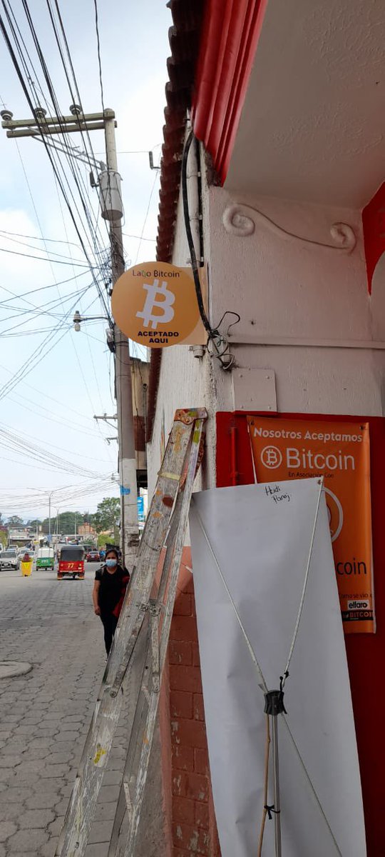 🎶 It’s beginning to look a lot like… lightning ⚡️… ev…very… where I go 🎶 LG #Bitcoin - people are looking down at the charts - they should look up to see what we are building here at #Bitcoinlake #Guatemala