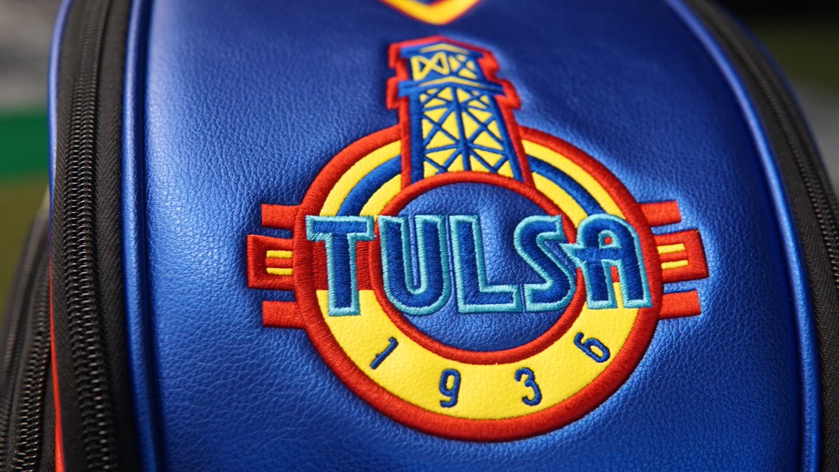 PGATSS's tweet image. 🚨 #PGAChampionship Giveaway 🚨

Want to win this limited-edition Callaway staff bag? Here’s how:

1️⃣ RT &amp;amp; like this Tweet
2️⃣ Make sure you’re following both @PGATSS + @CallawayGolf 

We’ll pick a winner after a champion is crowned at Southern Hills!