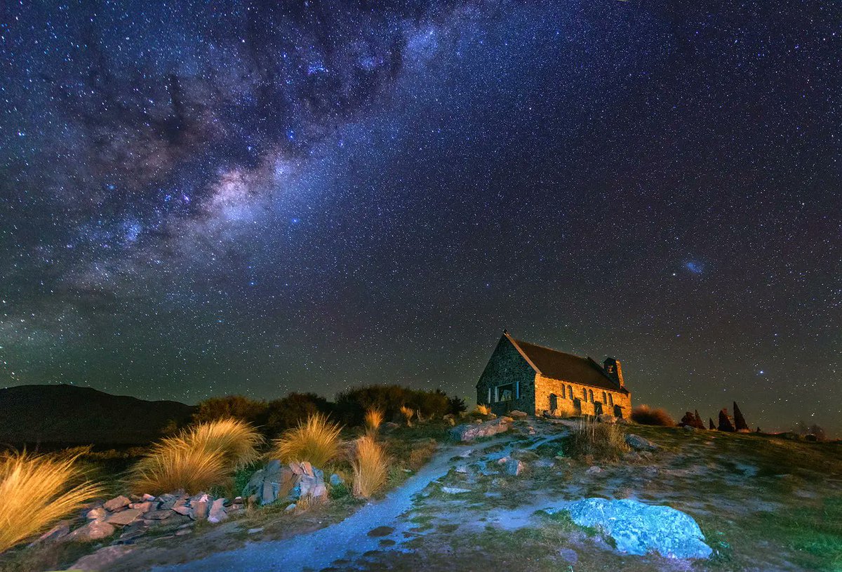 wzyu's tweet image. 今天被相册推荐我一些2015年的照片， 当时我刚报名开始在新东方学英语。

那时已三十多岁，英语0基础，从新概念第一册开始学。每天工作被加班到晚上8-9点钟，下班要帮家人照顾孩子。只有周末和晚能上英语课。

那时，学英语是因为看到那张好牧羊人壁纸所以想移民新西兰。
现在，我在新西兰发这条推。