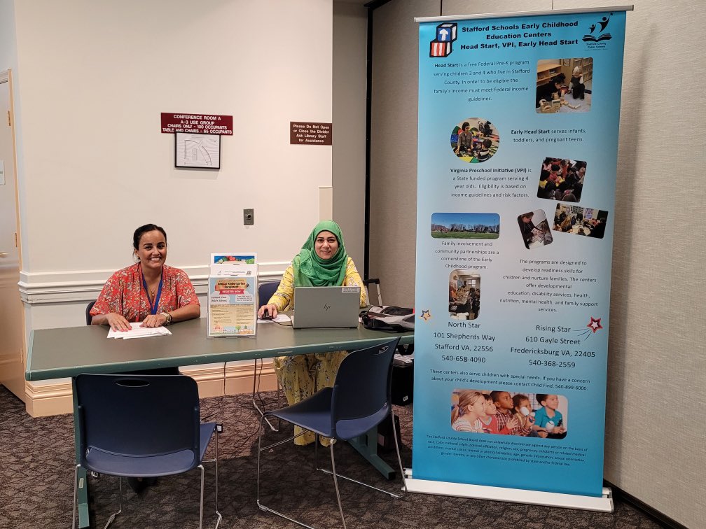 SCPSchools's tweet photo. There is just one hour left to visit the Mobile Enrollment Festival at the Porter Library. Interpreters are here until 7 p.m. to help you complete the registration form for the 2022-2023 school year! #Back2SCPS22 #SCPSInspireEmpowerExcel #SCPSPreK #SCPSKindergartenBetterTogether https://t.co/lTWVWhHRGG