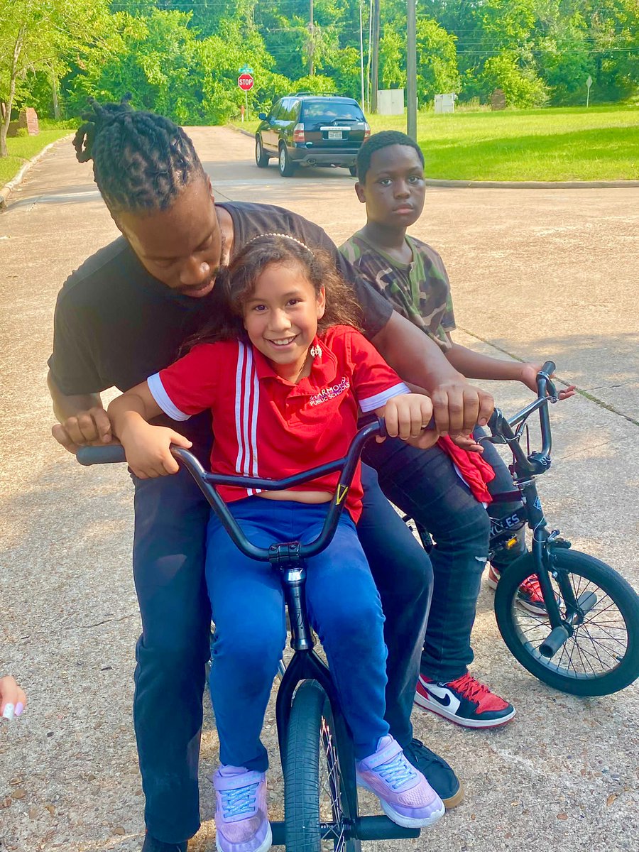 RodneyEllis's tweet photo. Thanks to @hpsendeavor for partnering with Precinct One @hcpct1 for this biking event in Acres Homes yesterday. It was great to see the smiles on the kid's faces when we got them on the bikes! #RideOne https://t.co/6zOtY9acZ5