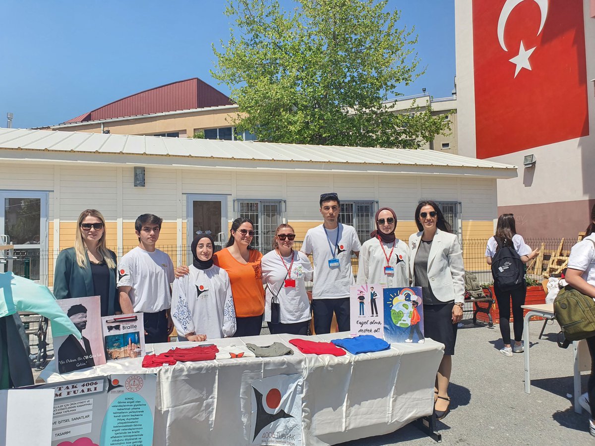 halilakkanatcpl's tweet photo. TÜBİTAK 4006 Bilim Fuarında gorev alan öğrenci ve öğretmenlerimizi tebrik ederiz. Calismalarinin duvarlarını dileriz.
@tcmeb 
@istanbulilmem 
@esenyurtmem 
@vdtctn2 https://t.co/4F2BABLUBx