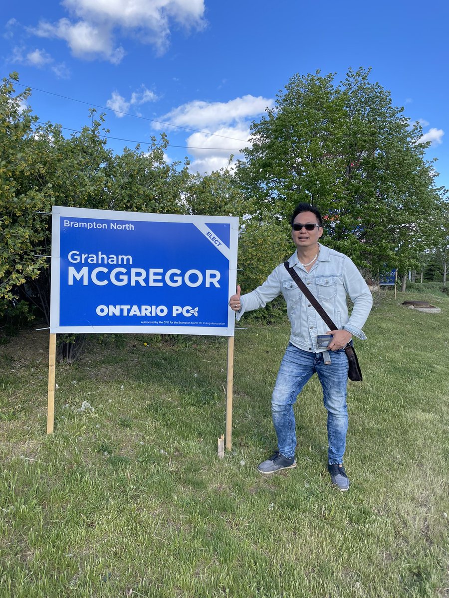 cmusarat's tweet photo. Great day door knocking in Brampton North. Friends there is a blue tsunami on the horizon.
@BramptonGraham @fordnation @OntarioPCParty https://t.co/DspyDMeUB2