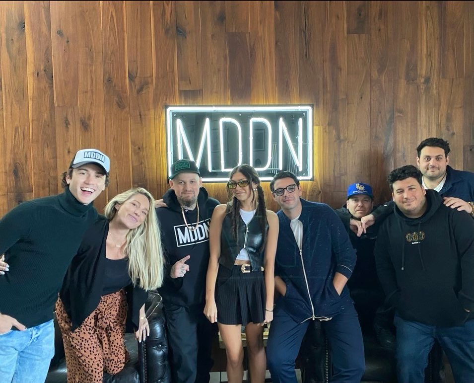 She signed her first deal😭😭Thank u to all of the fans who I love so much and leahnation for helping me get here. Also a huge shoutout to <a href="/alexisohanian/">Alexis Ohanian 🗽</a> who’s been the best partner in the world and has helped me make my dreams come true. I love u all.