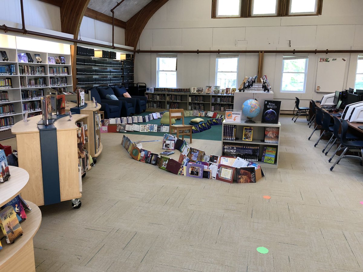 msteelewrites's tweet photo. What do you do with a few hundred discarded books? Set up a library mini-golf course! https://t.co/SX33hqiFsG