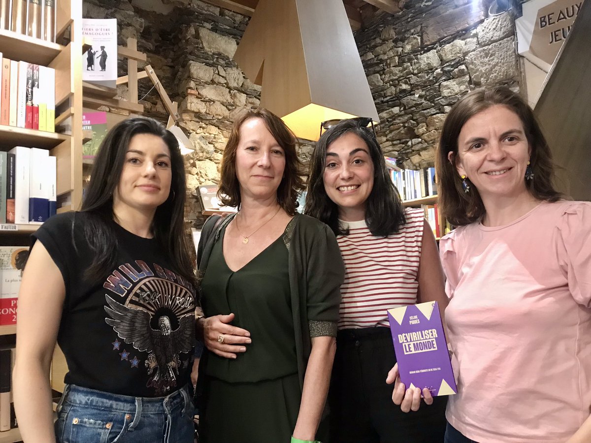 CelinePiques's tweet photo. Super rencontre à #Nantes ! Merci à la librairie des Biens Aimées de l’accueil et à Evanne et Lucía 💜
Librairie pleine à craquer, échanges sorores et toujours bluffée par la qualité des échanges avec les femmes rencontrées
#deviriliser @osezlefeminisme https://t.co/iULW9mf3tA