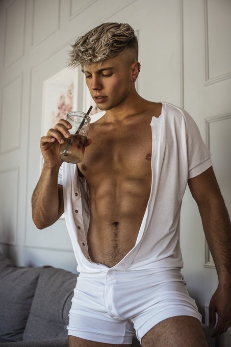 Thirsty 🥵🤤  Retweet if you'd like to go out for a drink with me 😏😜  Shot by @karrde_pl 🫣 https://t.c