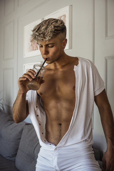 Thirsty 🥵🤤  Retweet if you'd like to go out for a drink with me 😏😜  Shot by @karrde_pl 🫣 https://t.c