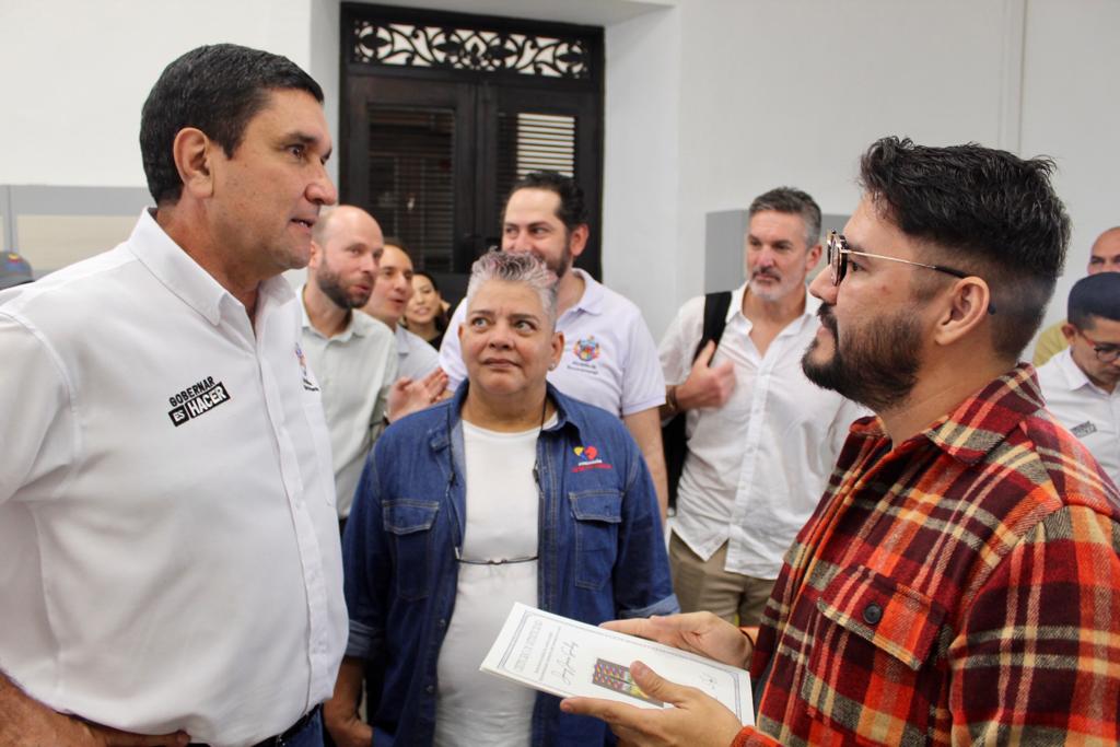 OIMColombia's tweet photo. "Los INTÉGRATE serán espacios de encuentro para las familias refugiadas y migrantes tendrán todos los servicios que necesitan y les ayudarán a conseguir una vida mejor" Larry Sacks @USAID_Colombia, en Bucaramanga, ciudad en la que se abre el primer #CentroIntegrate en Colombia https://t.co/Yu9PFPGcT7