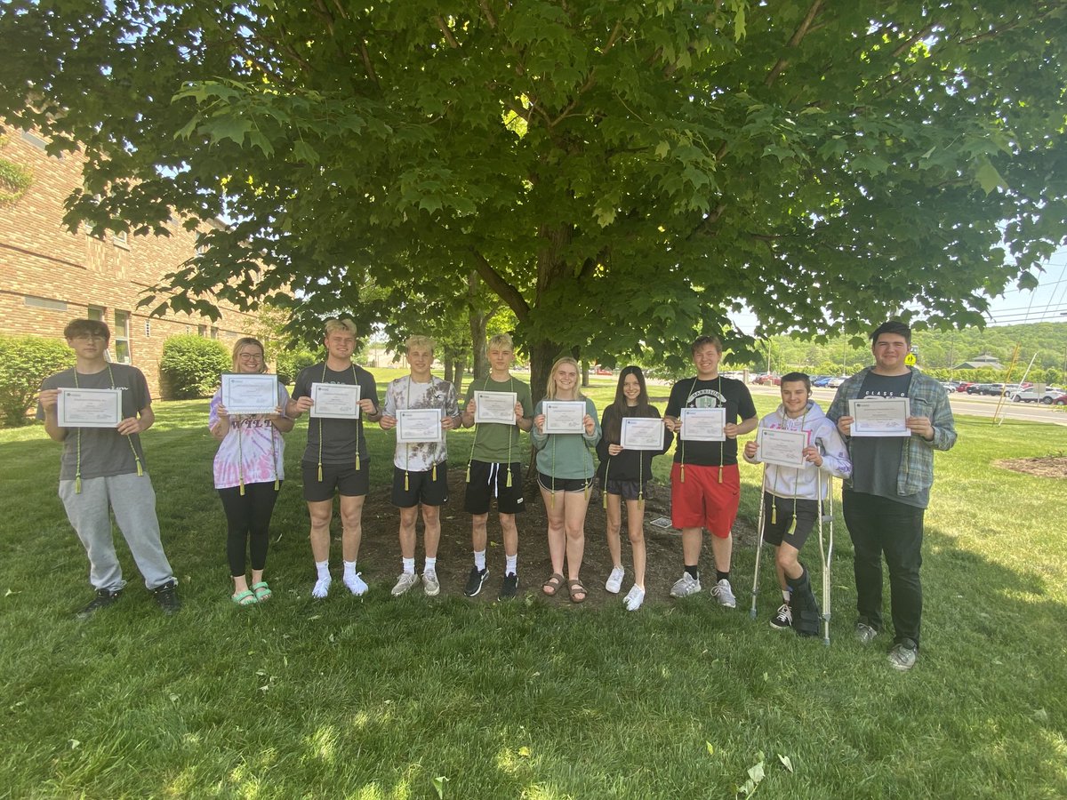 CHayesSLSD's tweet photo. Couldn’t be prouder of our newest class of Lean Six Sigma Green Belts!  We had some incredible projects this year!  These kids are going to do some seriously amazing things in the world! ⁦@SLSDLindley⁩ ⁦@SLSDNiehaus⁩ ⁦@WhhhsD⁩ ⁦@MaximumPTNL⁩ https://t.co/nUKxMObK7n