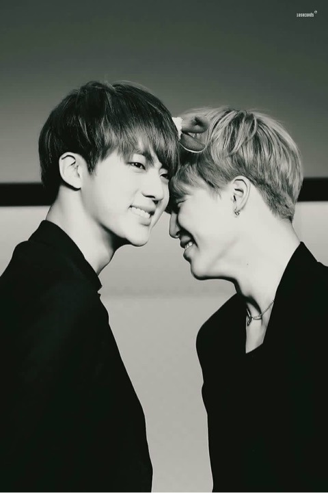 jimin_s_black13's tweet photo. (今日) #一番好きなジミンちゃんの写真
年の差を感じさせないジン君
そんなジン君の前だから
こんなに楽しそうな姿が見れるんだね
今夜ジミンちゃんに会えるかな…♡
#제일좋아하는지미니사진올리기
#WeLoveYouJimin
#BTSJIMIN #JIMIN
#BTSJIN #JIN
#WithYouOutNow https://t.co/LyKKCGsQJS
