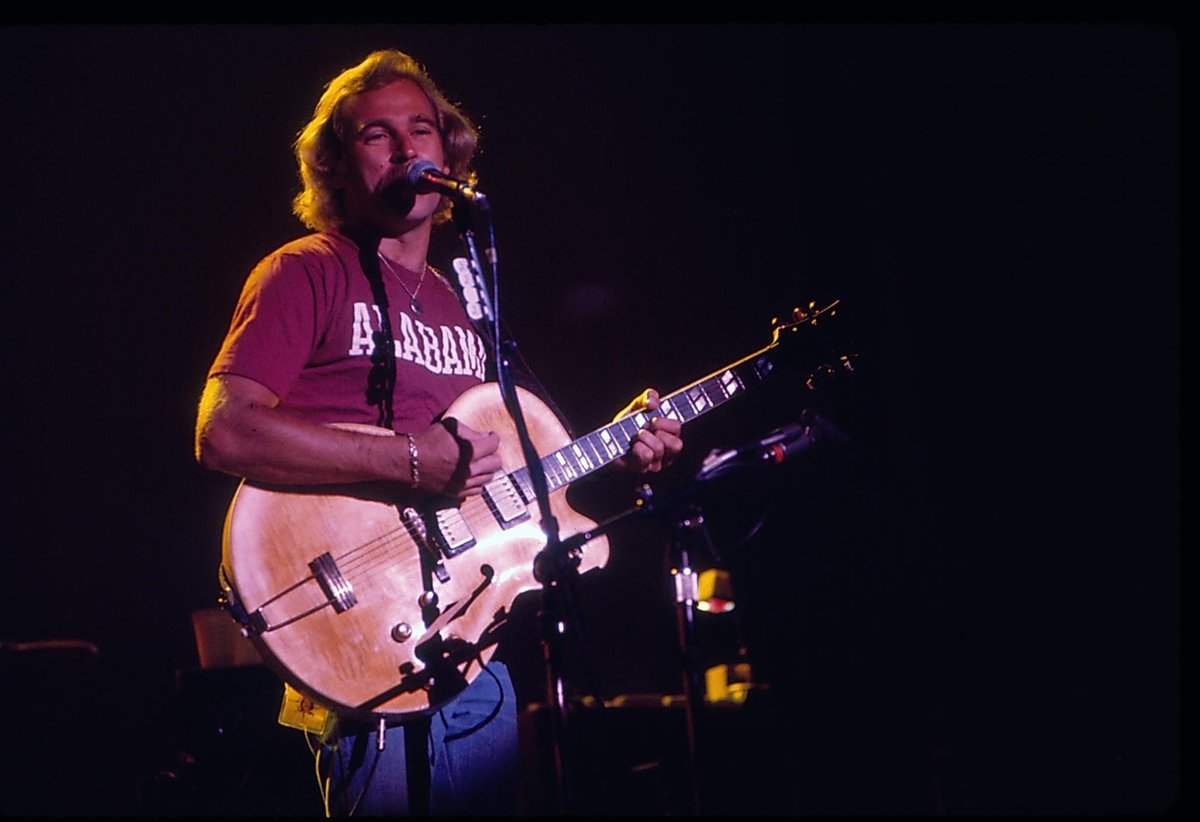 jimmybuffett's tweet photo. Couple more weeks until we're back in Alabama! Now where did that t-shirt go..... 
https://t.co/ZXXh8RWmzG https://t.co/XDHinRaI4X
