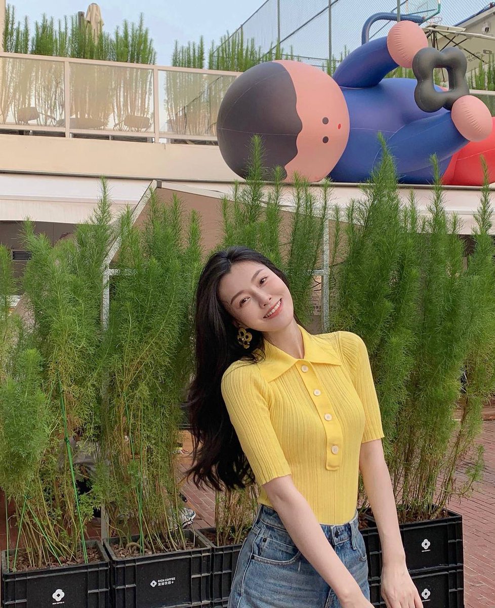 imthebomba3's tweet photo. Be sure to shine in the world you love💚 https://t.co/tpH6RBL9RM