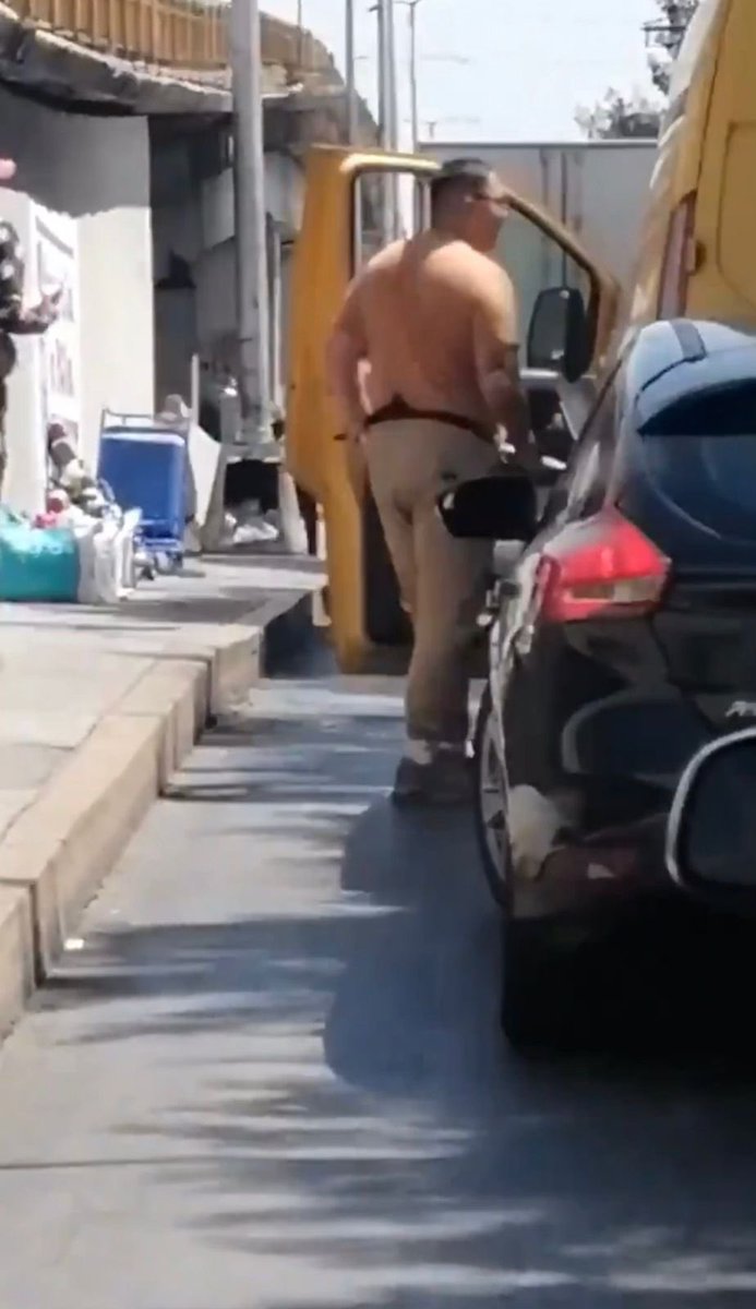 c4jimenez's tweet photo. LO IDENTIFICAN
Es el sujeto q amenazó con un arma a un trabajador de @DHLMex en @A_VCarranza
Reportan q se llama Enrique Lazcano F y dice ser instructor de gimnasio.
Puso su auto en venta..
Si lo ubica, repórtelo a @SSC_CDMX

Les cuanto a las 6 por el 6 en @telediario https://t.co/DAyDtgK3z6