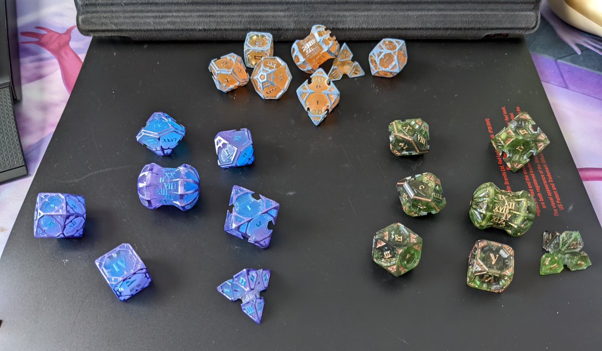 EclairDawnlight's tweet photo. Halo Dice are done and up on the KoFi Store right now (link bellow)

Sets for Master Chief, and Arbiter Live get this post to 50 likes or if either set sells in a week I'll put together somethin nice for the flood, &amp;/or redo the forunners

#Dice #DND #Halo #DawnlightDice https://t.co/O9JslhCiws