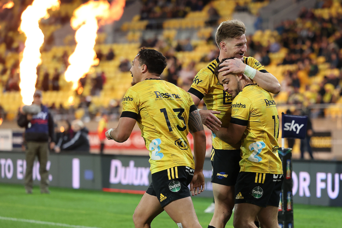 hnrystadium's tweet photo. #Wednesdaywindback to last year's clash at #SkyStadium between @Hurricanesrugby the @MelbourneRebels.
They're back this Saturday for the last regular season home game at #OurHouse, k/o 7.05pm.
๐๐ฃ๐ฉ 20% off food on the concourse from 5.30-6.00pm.
๐https://t.co/VO6vhPbreZ https://t.co/fNiGNY6hDV