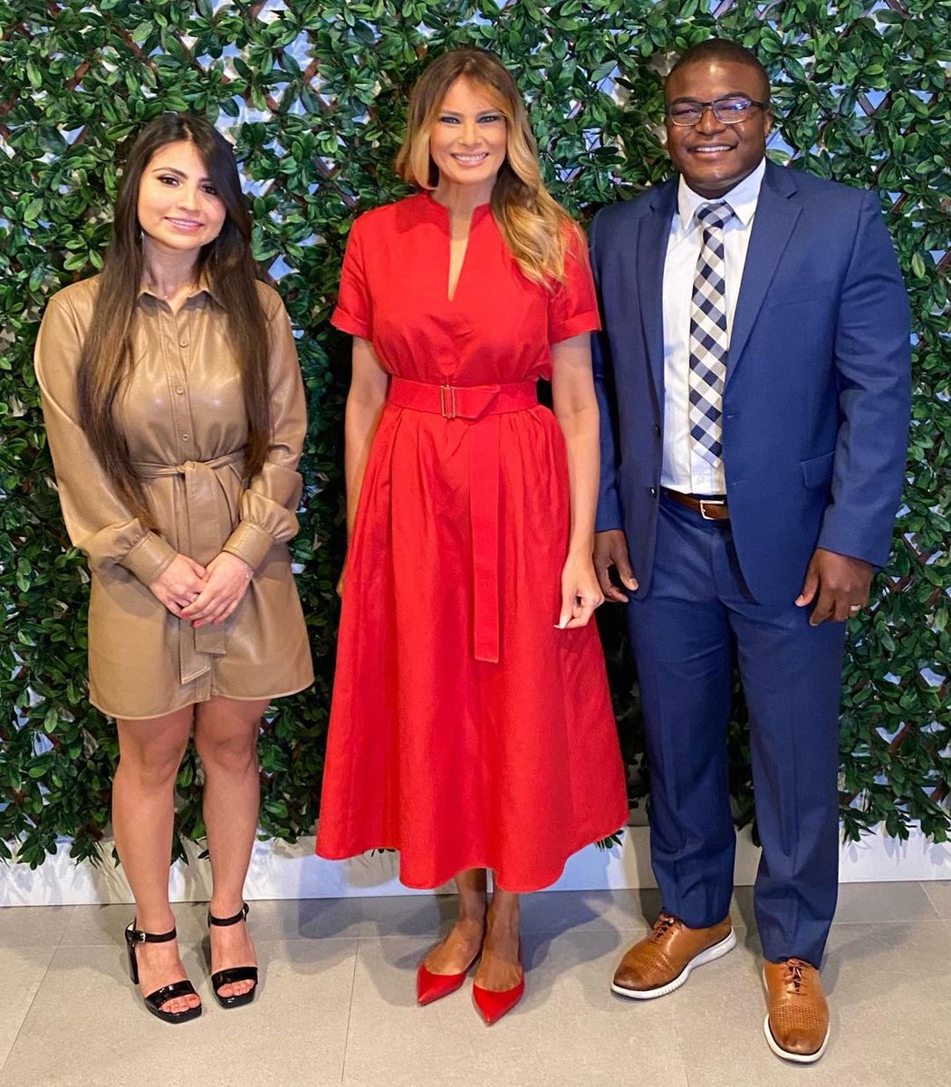 gaby_kantor's tweet photo. elegant_melania Our beautiful @flotus45 @melaniatrump visited @placeofhope a foster care facility on May 3, 2022. Melania always shows us what kindness and compassion looks like. She is wearing a beautiful @lafayette148ny dress for this visit. ❤️
#melaniatrump #placeofhope https://t.co/4G96FH6RKh