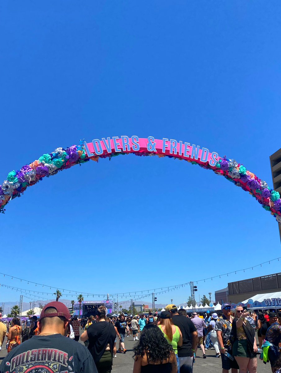 breezy__bvby's tweet photo. Shout out to my girl @aleexandriaa_ for getting her fucking Masters. This bitch really said ima ditch graduation and celebrate in Vegas instead 💕✨ https://t.co/KqArGpXRcL