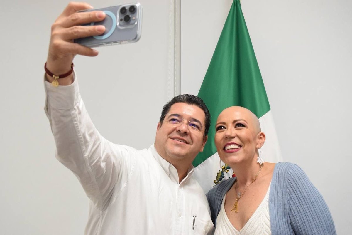 Hoy tuve la fortuna y gran dicha de saludar a una Mujer que admiro respeto y quiero mucho, mi amiga la Wera Reynoso Senadora de la República