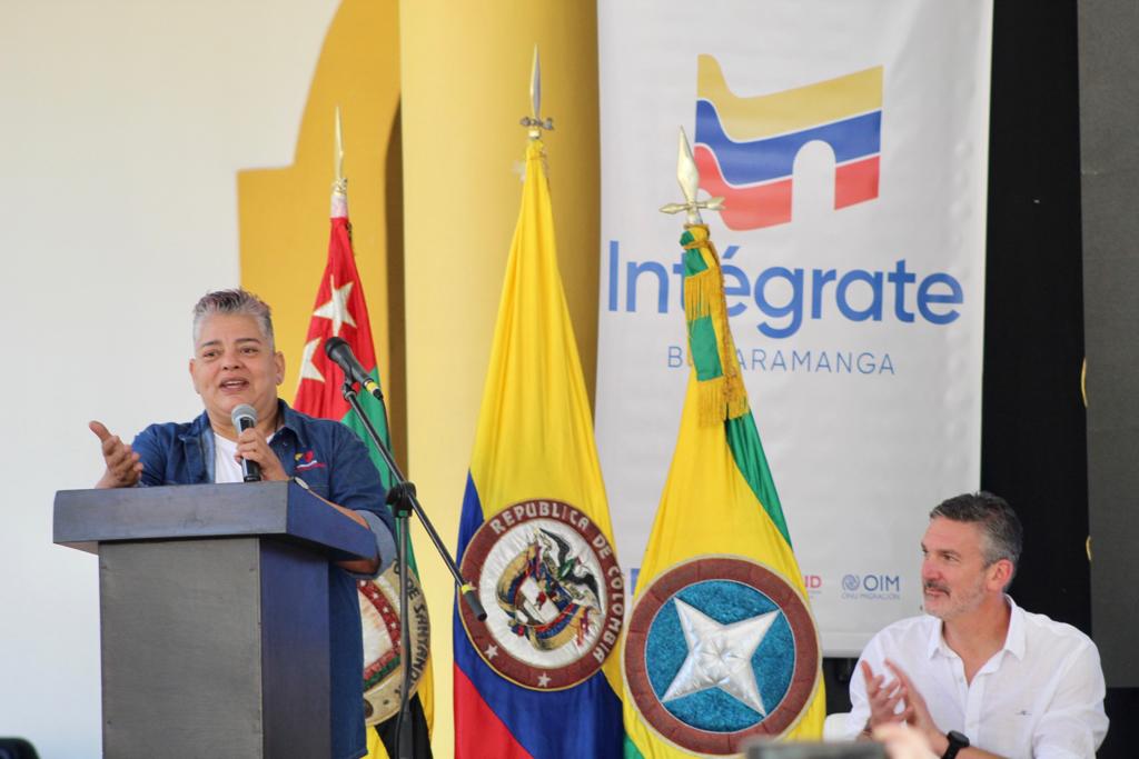 OIMColombia's tweet photo. Alba Pereira, de @Fun2tierras, manifestó en la apertura del primer #CentroIntegrate que "este esfuerzo... es posible porque creemos en Colombia, creemos en Venezuela y creemos en un país sin xenofobia"
#ProyectoIntegra https://t.co/40W04cWvfz