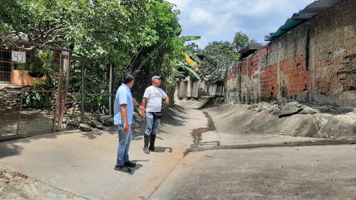 #17Mayo || El Plan Preventivo de Limpieza de Canales, Ríos y Quebradas de #MBI Se Mantiene Desplegado

Estamos Trabajando en la Limpieza Total de la Quebrada La Soledad en el Sector las Mayas

Gracias a Nuestra Gobernadora <a href="/Soykarinacarpio/">Karina Carpio</a> y a las Cuadrillas de la <a href="/AlcaldiaMBI1/">@AlcaldiaMBI</a>