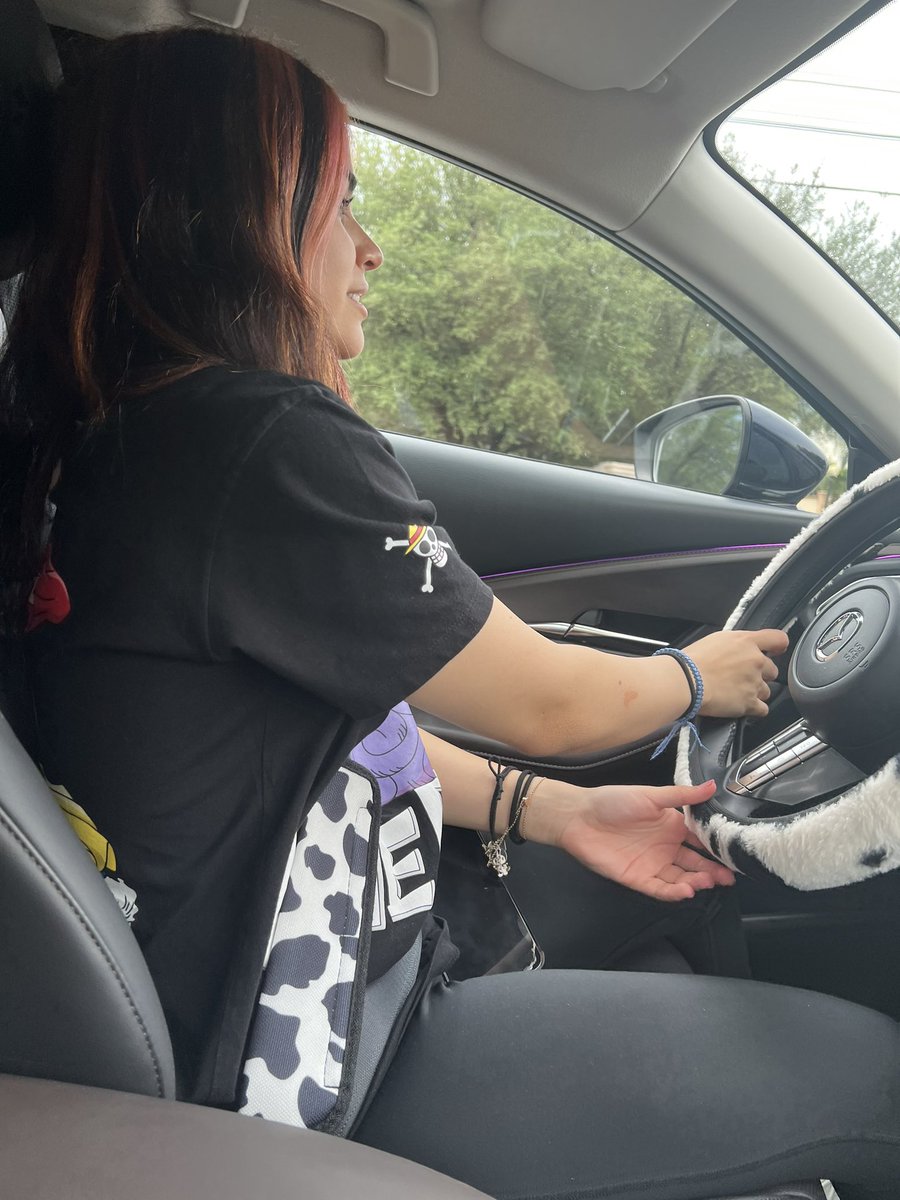 barcagameryt's tweet image. Alana se pintó el pelo; ahora va camino al salón a arreglárselo porque la molesto diciéndole Alana Love Shady y cantándole duro 2 horas jajajajajaja.