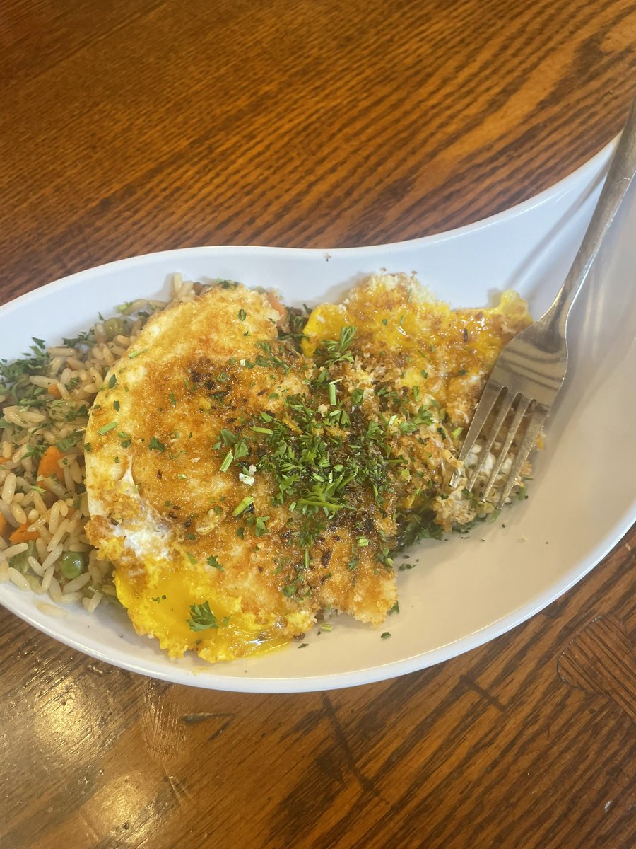 PeirceDining's tweet photo. THE PANKO EGG IS BACK!!!!!! Happy Senior Week. We love you seniors! Go Kenyon! https://t.co/CjCR7PDGvT