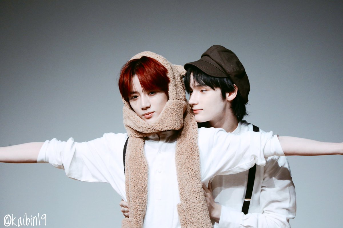 220517 뮤직코리아

그래서 천만영화 뀨닝타닉 개봉이 언제라구여??
#TOMORROW_X_TOGETHER 
#BEOMGYU #HUENINGKAI