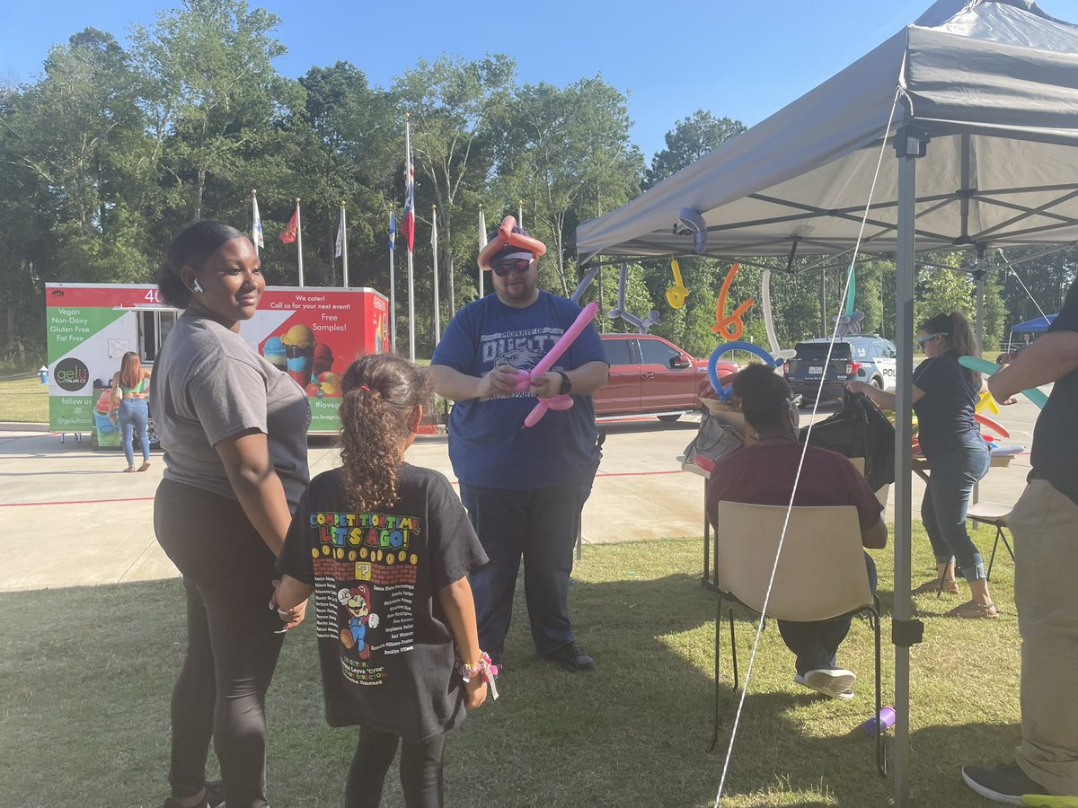 SpringISD's tweet image. There’s art displays, interactive creation stations, live performances, food trucks, balloon animal artists, and more! T-minus 20 minutes until showtime. Come celebrate the performing and visual artists with us!