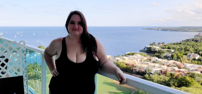 Whoa! I have my own balcony today on the 21st floor! Nice 😁 https://t.co/GDqfD7XJHI<a href="/tag/mvsales"class="tags"><span>#mvsales</span></a>