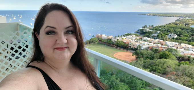 Whoa! I have my own balcony today on the 21st floor! Nice 😁 https://t.co/GDqfD7XJHI<a href="/tag/mvsales"class="tags"><span>#mvsales</span></a>