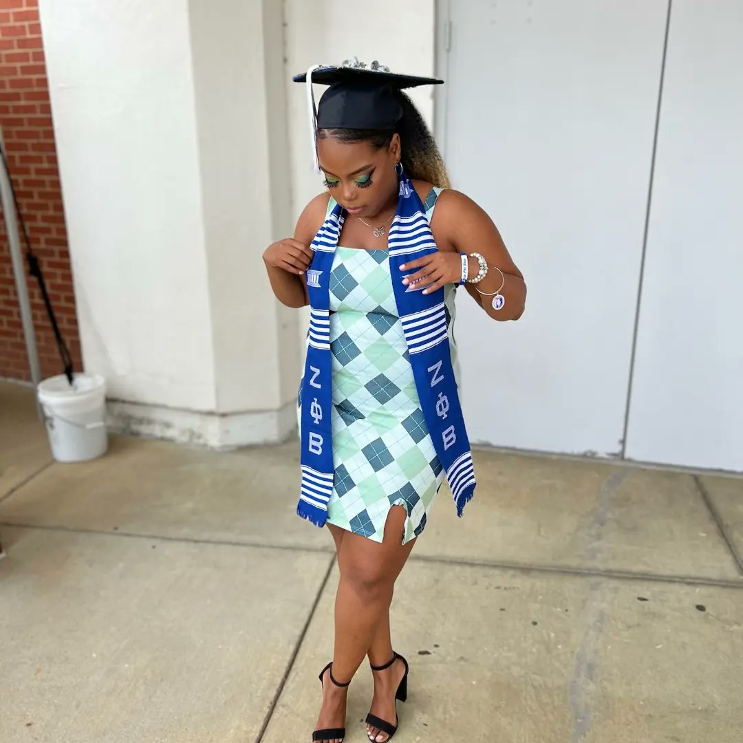 KJs_Designs's tweet photo. College Grad, You Say ? 🎓✨ https://t.co/iifBtc9oNE
