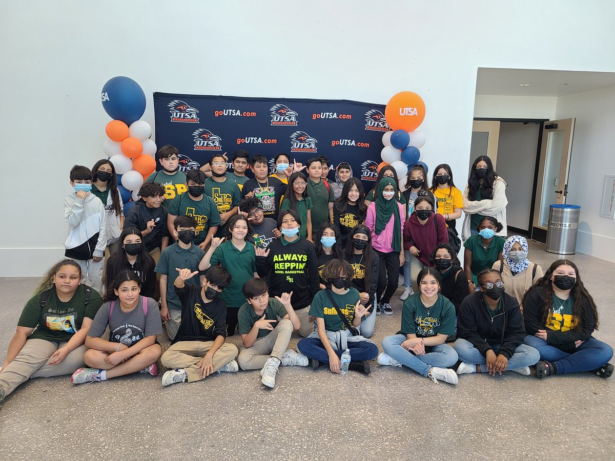 cgmorenoNISD's tweet photo. 6th Grade @NISDRoss @NISD_AVID Scholars visit @UTSA #FutureRunners https://t.co/Eh5OvPWl1T