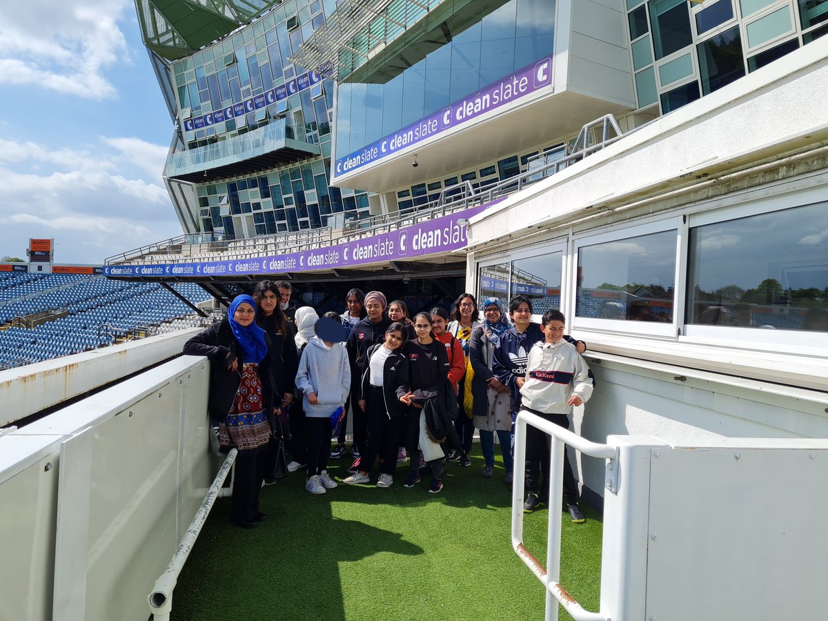 BatleySoftball's tweet photo. A tour of Headingley Stadium with the girls. Thank you  YCB for the opportunity 🏏🏏 brilliant time. https://t.co/HxCmIUtNKf
