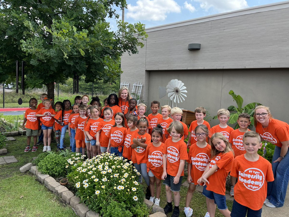 Region7EcoLand's tweet photo. Garden Exploration with Mrs. Lewis and Mrs. Long’s kindergarten students!  🪴 🌹 🍅 @Region7ESC https://t.co/FGybhD48in