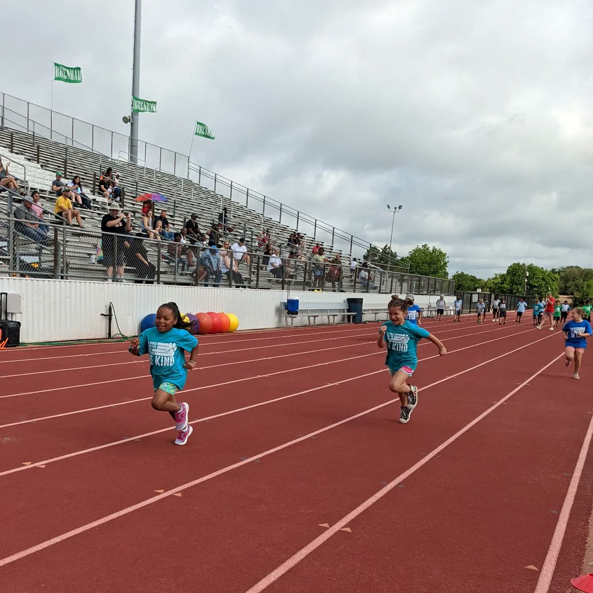 aprimarygirl's tweet photo. "I felt like a champion!" 
-The best quote of the day.  💚
The kids LOVED field day today!  
Thank you @bridget8403 and Coach T for all your hard work.  You absolutely made their day!  
@KrauseElem @BrenhamISD https://t.co/pcWCPeA4g9