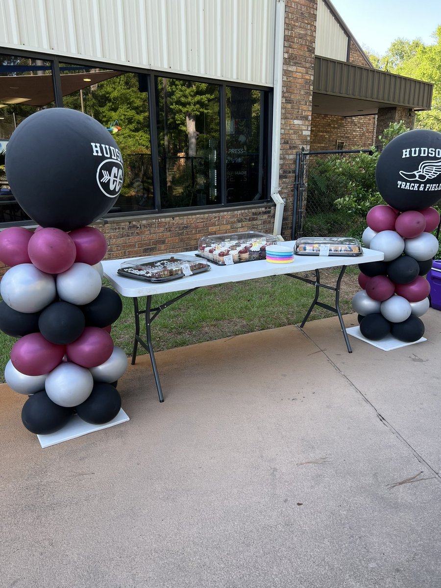 HudsonCCBooster's tweet photo. Middle School XC/TF celebration pool party at LiveWell! https://t.co/9t5T1hscEu