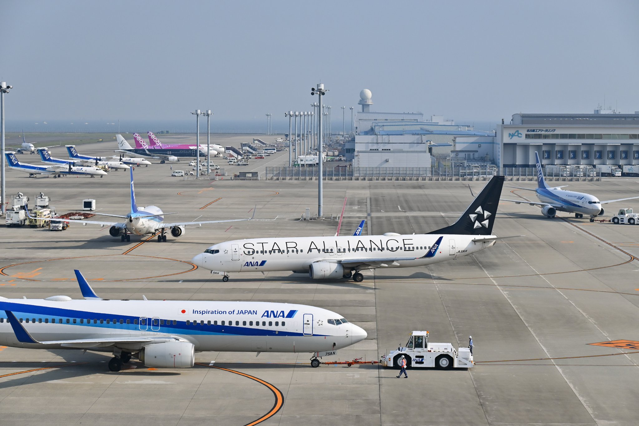 中部国際空港セントレア Anaの出発が続きます 羽田行きと長崎行きです 長崎 行きの371便は今日もスタアラ塗装ですね セントレア T Co Li0n0k2lai Twitter