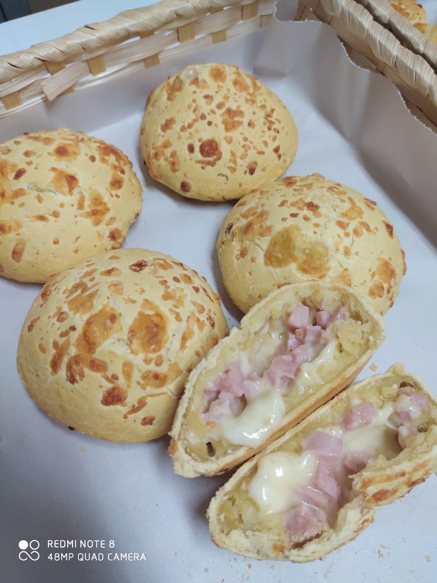 Chipas" rellenas de jamon y queso"