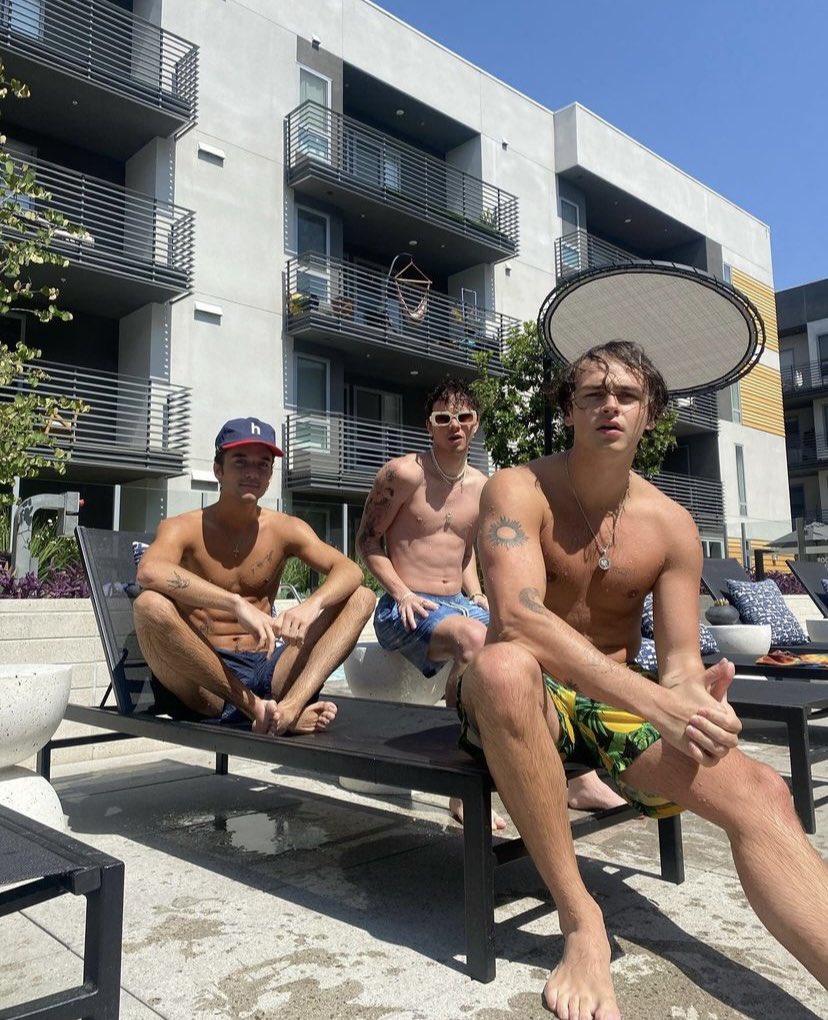 alyssasmith1515's tweet photo. It’s hot in LA 🥵 https://t.co/ldwVqvnKtU