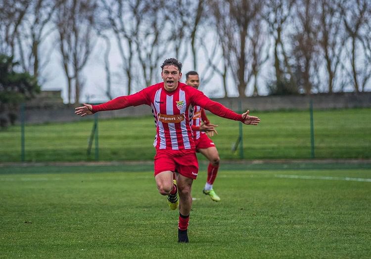futportuguese's tweet photo. EXCLUSIVO🚨
Luis Fellipe jogador do Praiense 🔴, equipa que milita no Campeonato Portugal , tem clubes da Segunda Liga Portuguesa interessados na contratação do extremo Brasileiro 🇧🇷 de 22 anos .
#Azores #Praiense #LigaSabseg https://t.co/IIKNqYso4C