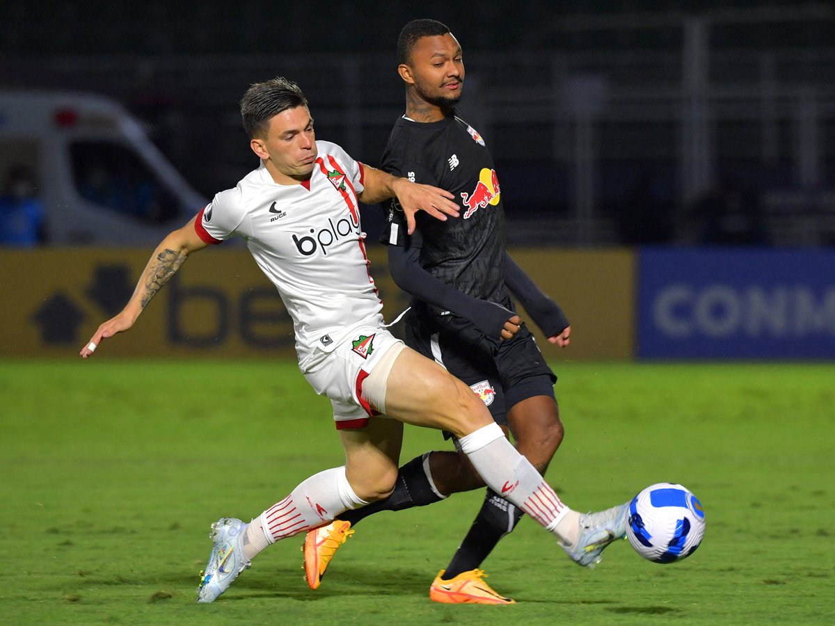EdelpOficial's tweet photo. ⚽ @ManuCastro017  👊

#Bragantino 0 - 0 #EDLP https://t.co/yiYpnO2wUN