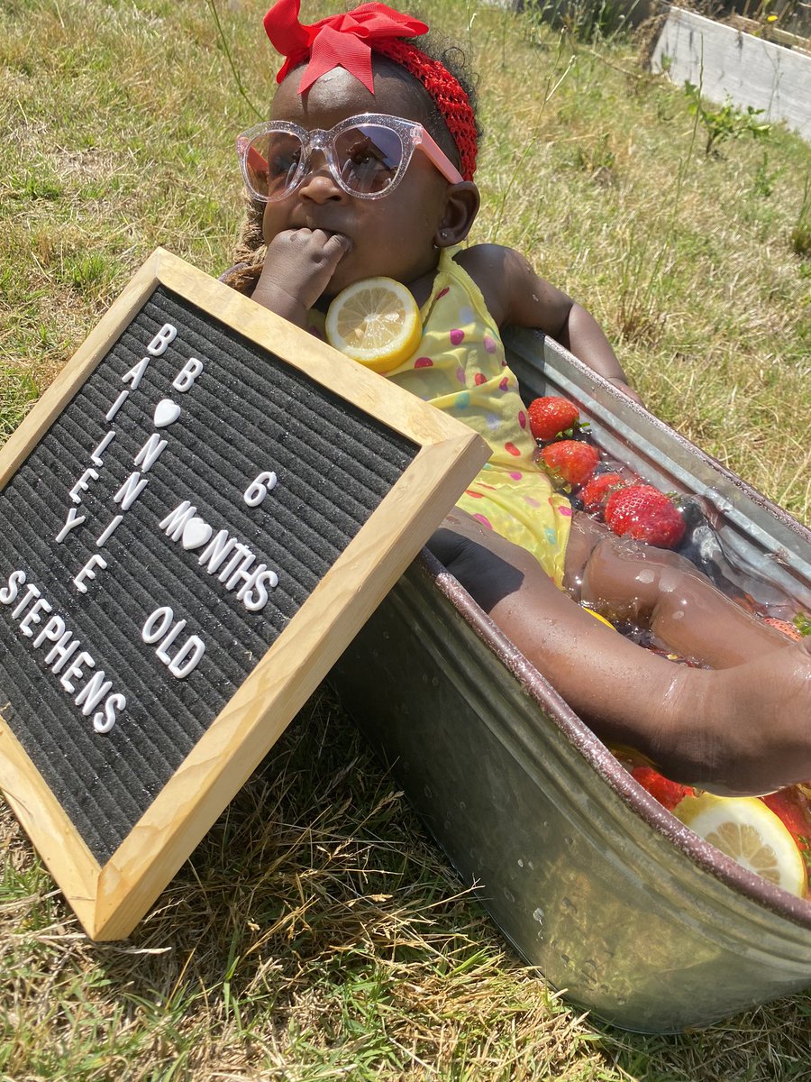 TheeBeBe_'s tweet image. Our little piece of strawberry lemonade heaven 🍋🍓😎 #miniB #6monthsold #diy #babyphotos