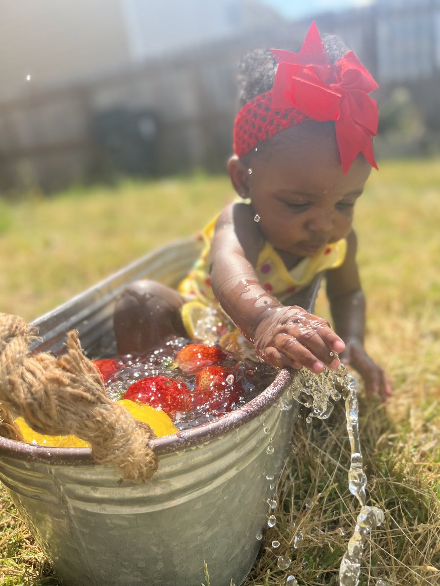 TheeBeBe_'s tweet image. Our little piece of strawberry lemonade heaven 🍋🍓😎 #miniB #6monthsold #diy #babyphotos