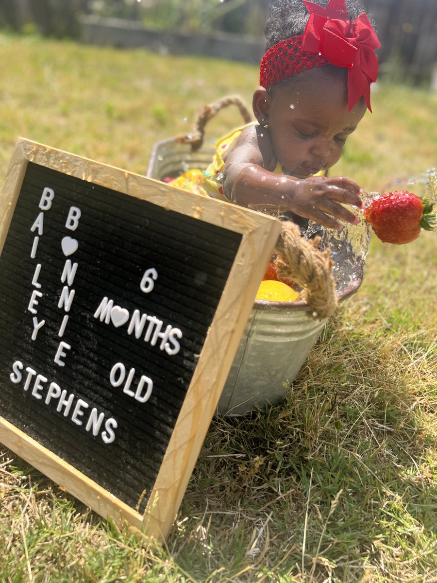 TheeBeBe_'s tweet image. Our little piece of strawberry lemonade heaven 🍋🍓😎 #miniB #6monthsold #diy #babyphotos