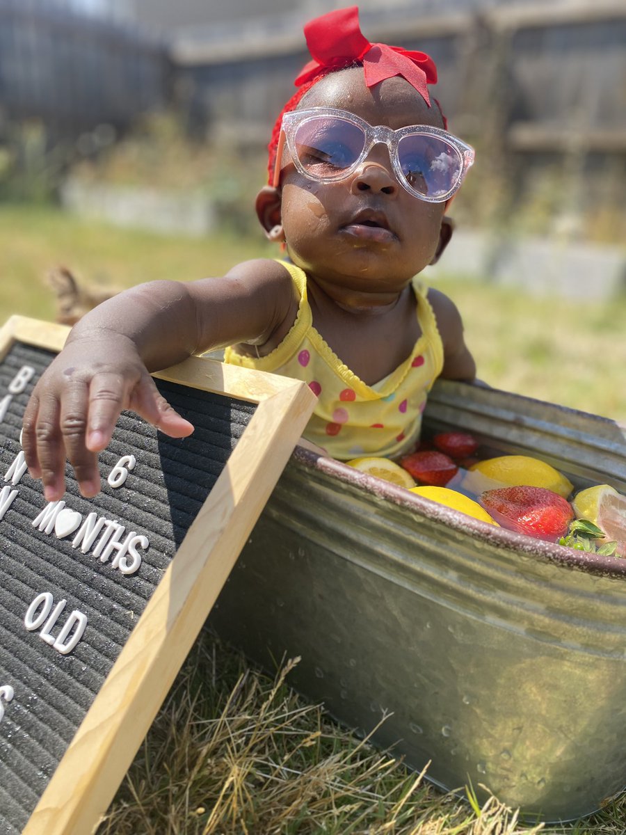 TheeBeBe_'s tweet image. Our little piece of strawberry lemonade heaven 🍋🍓😎 #miniB #6monthsold #diy #babyphotos