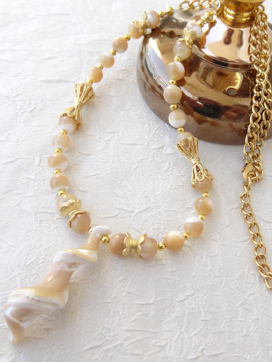 sevinckrizopras's tweet photo. Excited to share the latest addition to my #etsy shop: Beige Mother of Pearl Necklace, Wedding Jewelry, Beige Mother of Pearl Pendant, Gemstone Necklace, Turkish Jewelry, Mother's Day Gifts https://t.co/NxUaKpngx6 #gold #avantgarde #hook #pearlshell #girls #pearl #beig https://t.co/s2Lryii50s