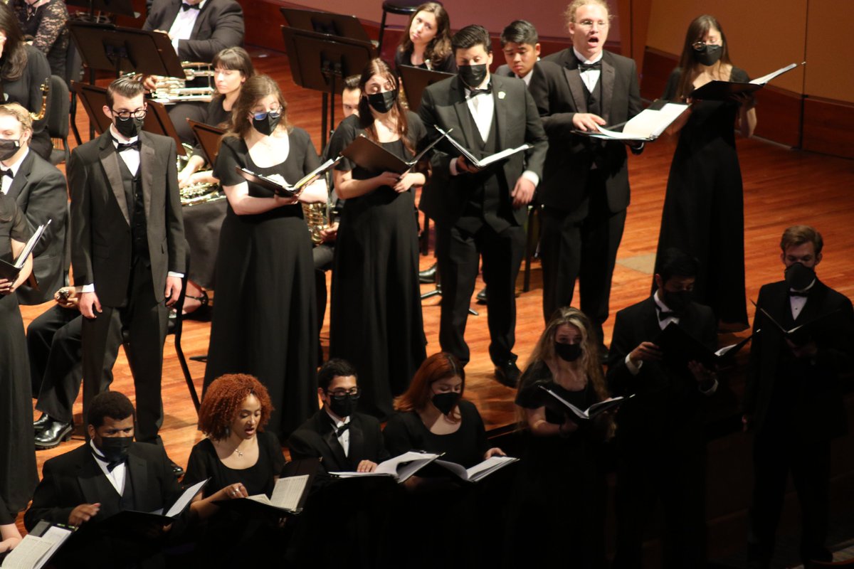CSUFMusic's tweet photo. @drchrispy and #CSUFConcertChoir performing James Erb's arrangement of "Shenandoah" at #CSUFSymphonicWinds Spring 2022 Performance #CSUFMusic #CSUF #music #musicmajorlife https://t.co/5zdHj5cqyx