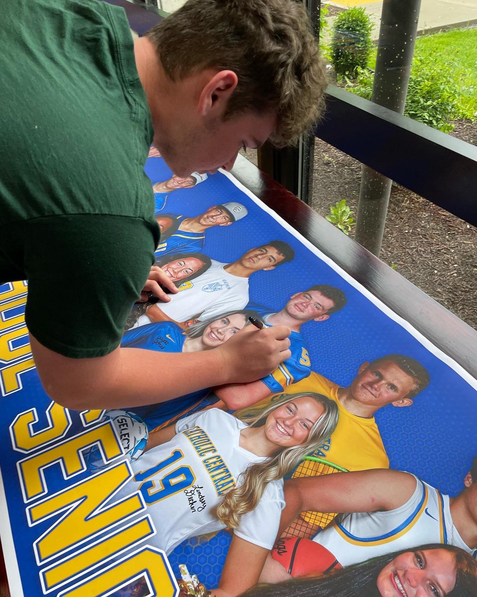 SteubCatSchools's tweet photo. Our Annual Senior Athletic Poster Signing! Graduation is just days away! https://t.co/1M47bgtzrD