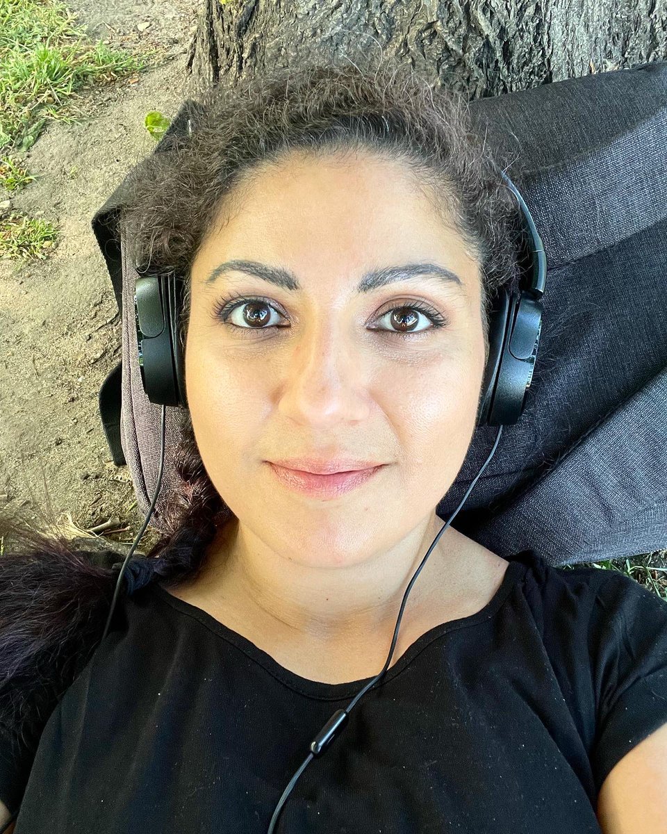 TheGothHippy's tweet photo. First ’chilling under a tree in a park because you’re early’ day! #chilling #parkchill #stjamespark #outdoors #sunnyday https://t.co/Gvf41LNKRx
